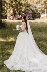 Elegant White A-Line V-Neck Spaghetti Strap Sleeveless Backless Lace Sweep Train Tulle Wedding Dresses With Appliques